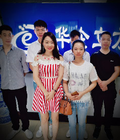 感謝鋁單板行業(yè)鄧總和小伙伴們前來(lái)公司交流網(wǎng)絡(luò)推廣工作，我們定全力以赴，不負(fù)使命，幫您把網(wǎng)絡(luò)營(yíng)銷落地。