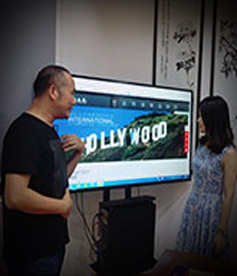 感謝電影制作公司胡導(dǎo)演遠(yuǎn)從廣州來到我公司交流網(wǎng)站，我們定全力以赴，不負(fù)使命，幫您把網(wǎng)絡(luò)營銷落地。